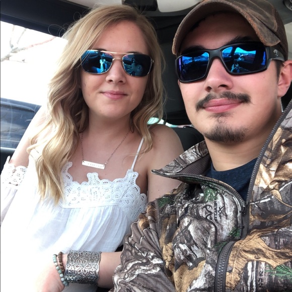 Meet your Posher, Kayla - Picture 2 of 4